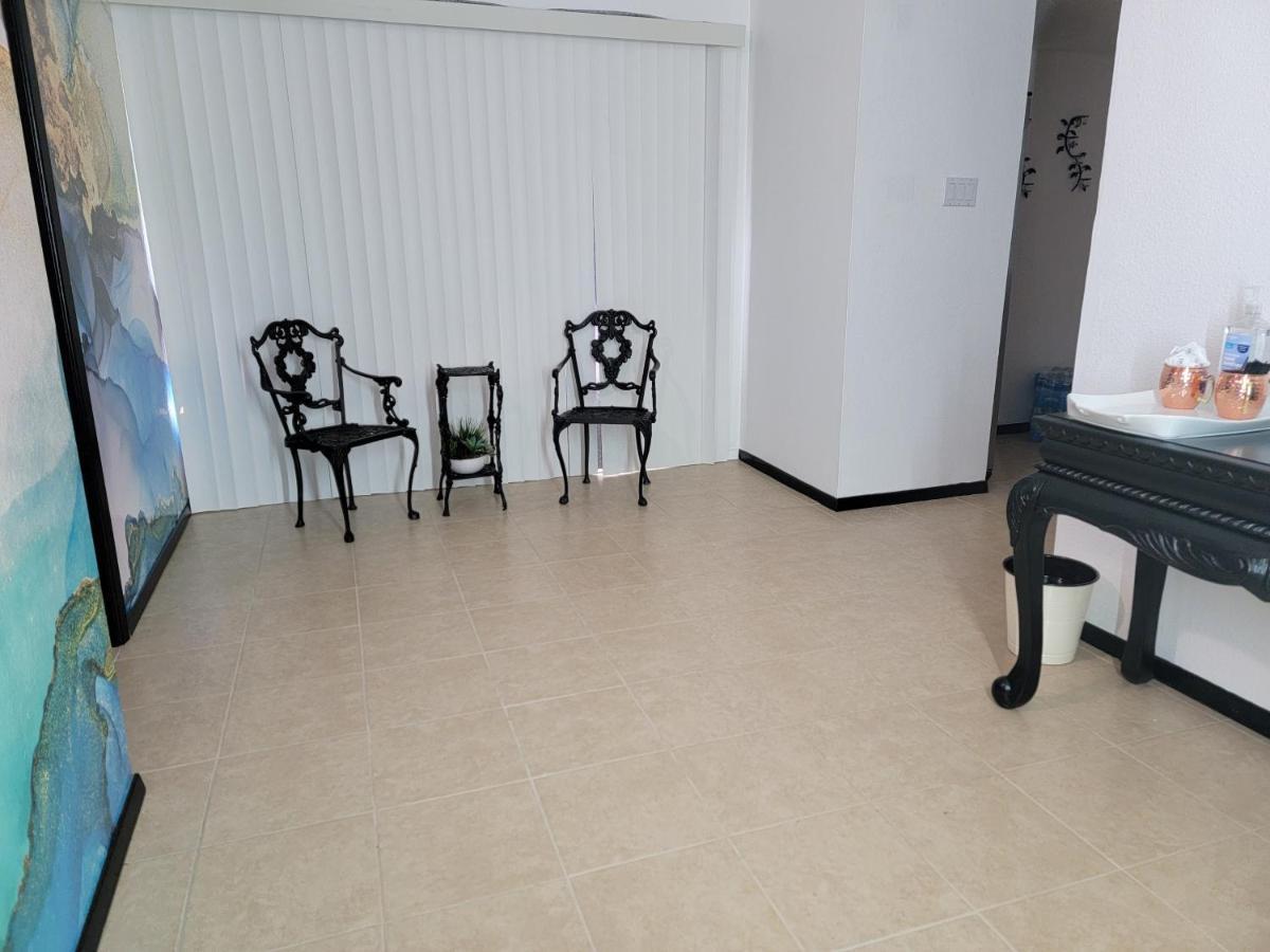 Orangewood & 51Ave Homestay - Not A Hotel Glendale Ngoại thất bức ảnh